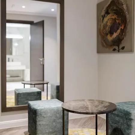 Victoria Hotel 4*