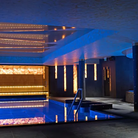 Victoria Hotel 4*