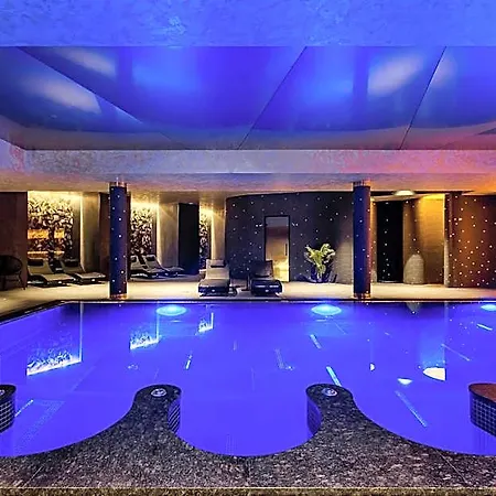 Victoria Hotel 4*
