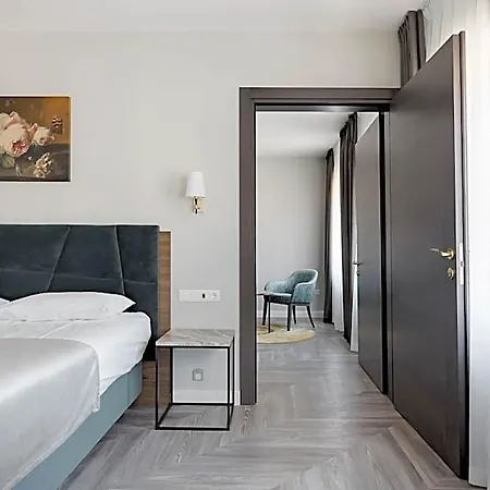 Victoria Hotel
