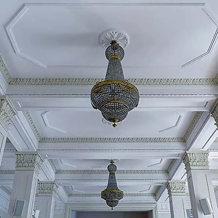 Victoria Hotel 4*